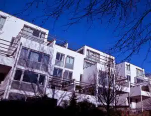 Wer bezahlt Gebäudesanierungen bei Stockwerkeigentum?