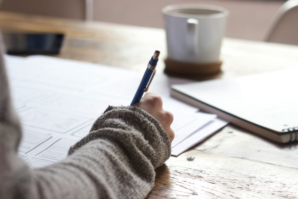 Arbeitsvertrag und Arbeitszeugnis