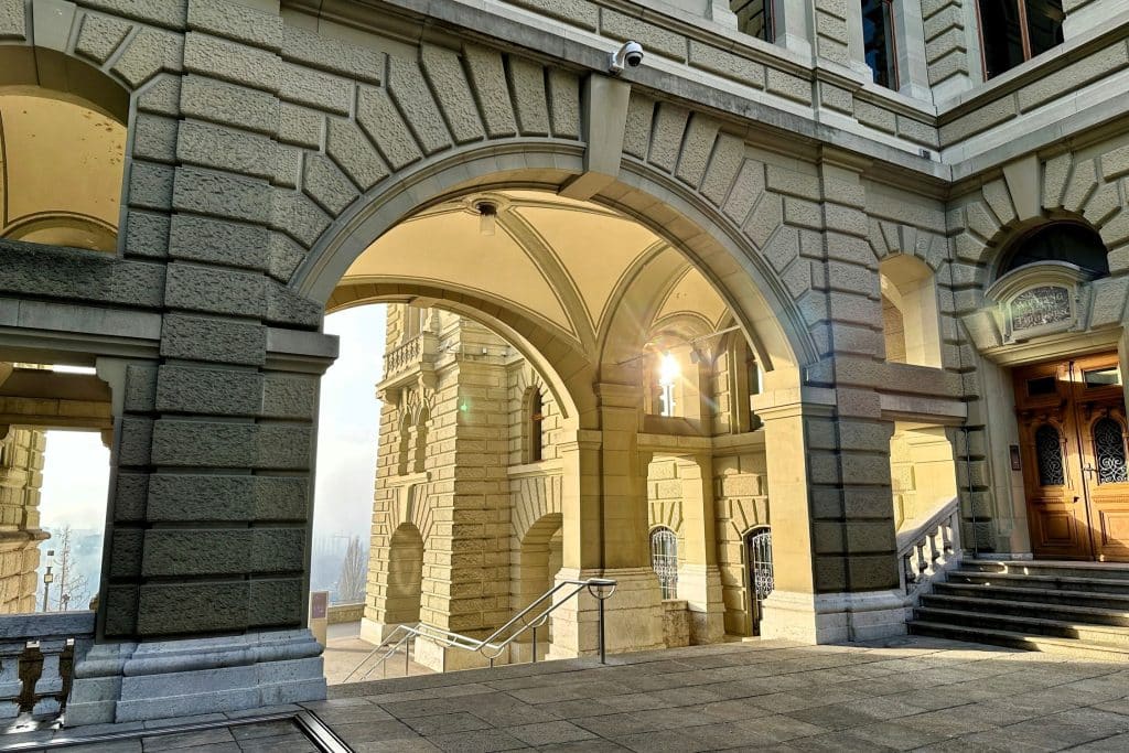 Arkade zwischen Bundeshaus Ost und Parlamentsgebäude.